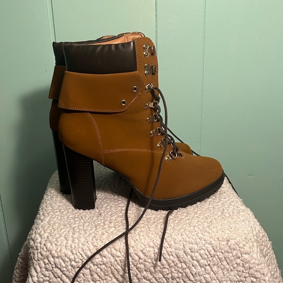 Sariyah Platform Hiker Bootie - Picture 4 of 8